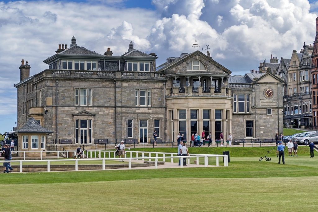 Perfect-Eagle-Golf-St-Andrews-Clubhouse