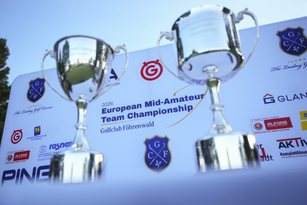 Die Trophäen der MidAM EM 2026 im GC Föhrendwald.