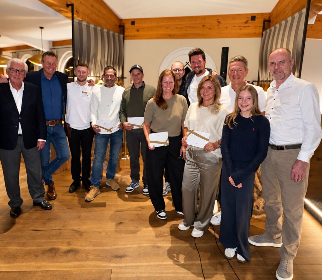 Die Sieger des Saison-Abschlussturniers mit Golfclub Präsident Robert Schalko (links neben Clubmanager Steffen Ritschel)